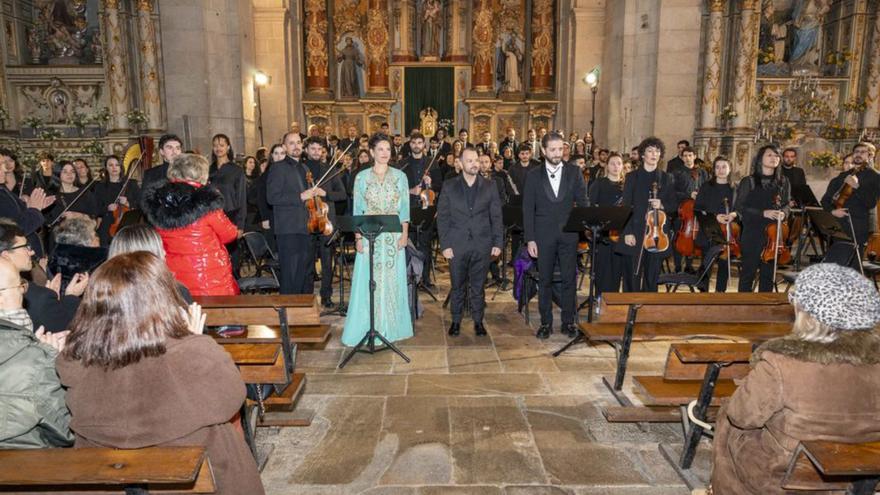 Lleno en el convento del Carmen de Padrón para celebrar el 15 aniversario de la Orquesta Gaos