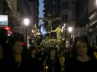 Emocionante encuentro del Cristo del Mar con su madre