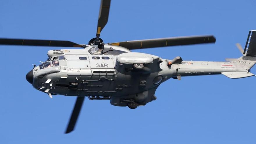 Uno de los aviones que participan en la búsqueda de restos el avión.