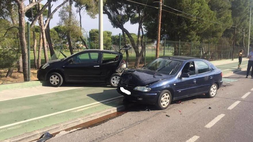 Un conductor choca en el Grau con un vehículo estacionado tras desvanecerse