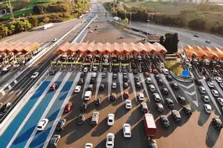 ¿Tendrás que pagar peaje en las autopistas españolas desde 2024? El director de la DGT asegura que se trata de una “imposición de Bruselas”