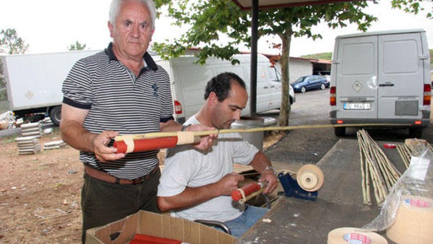 Una explosión en una caseta de Pirotecnia Xaraiva de Monterrei se salda sin daños personales