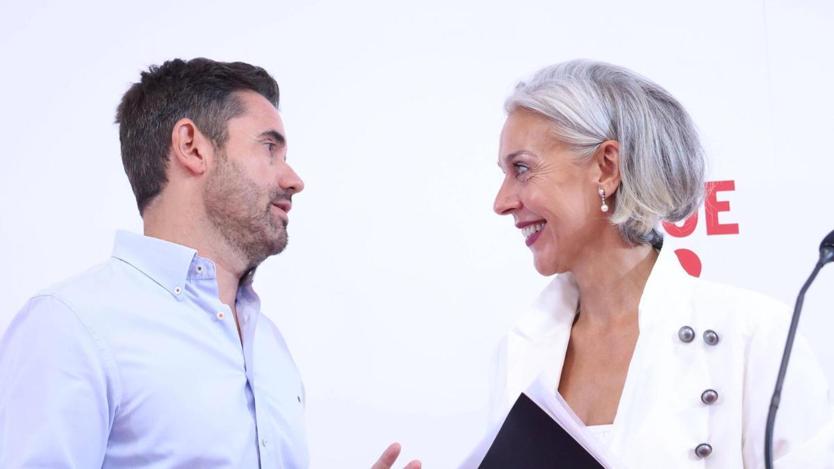 La secretaria de Vivienda del PSOE de Castilla y León, Ana Casado, y el secretario general del PSOE de Zamora, Antidio Fagúndez.