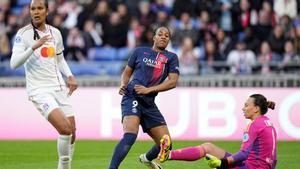 Katoto marcó dos goles en Lyon en el partido de ida