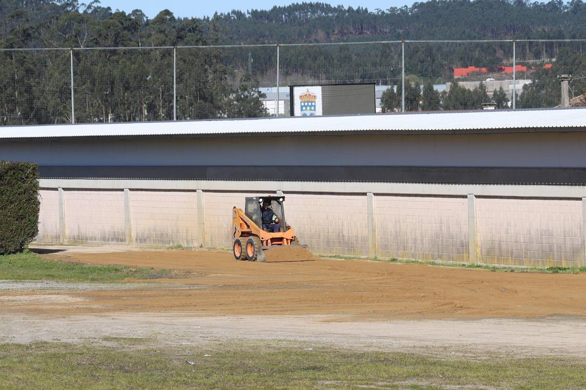 Una minipala trabajando en los exteriores de A Senra esta semana.