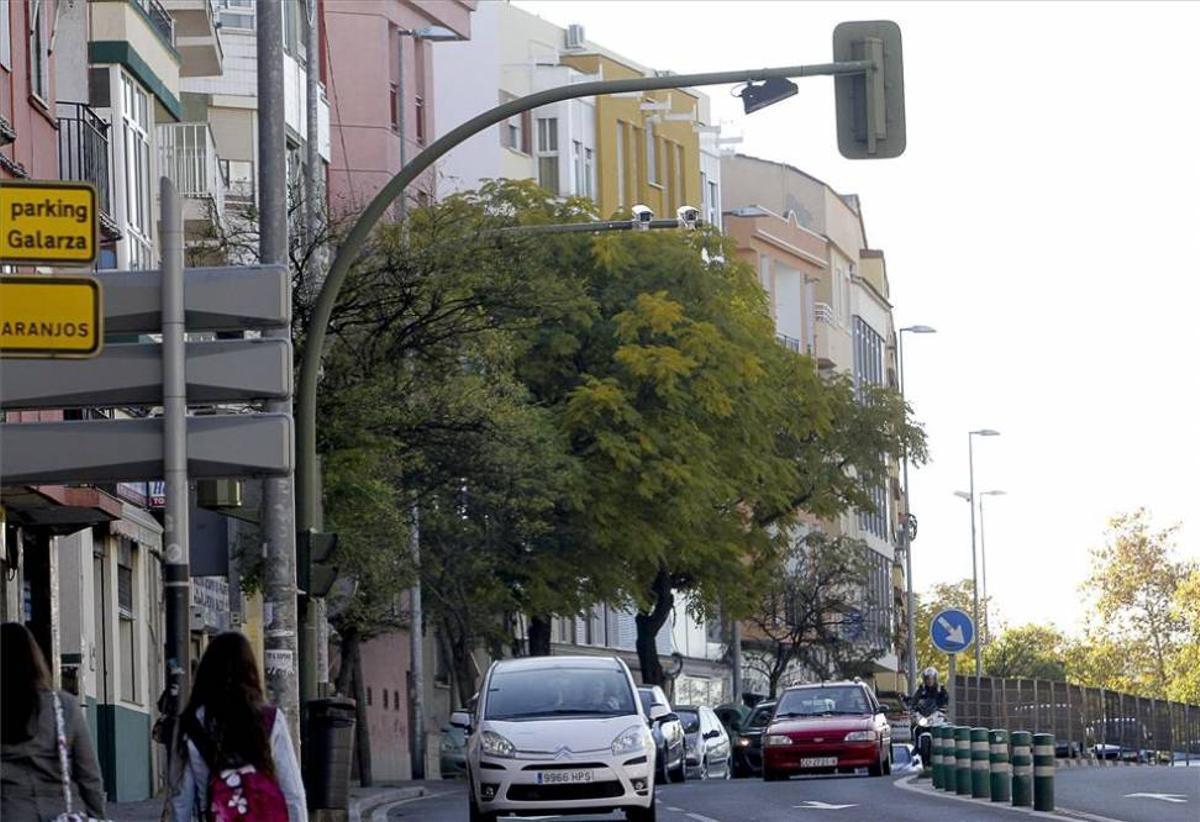 Control de tráfico por semáforos en Cáceres.