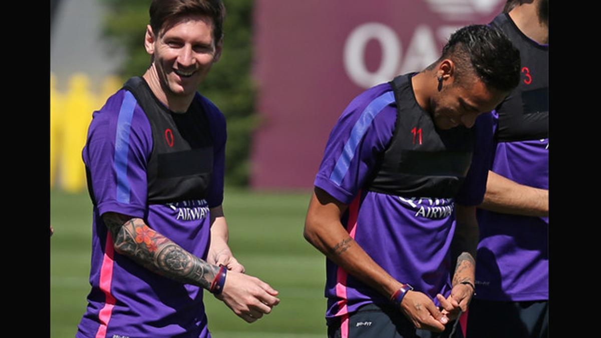 Messi y Neymar, con las pulseras