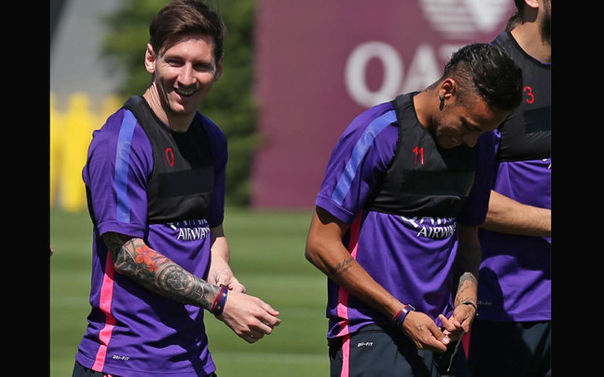 Messi y Neymar, con las pulseras