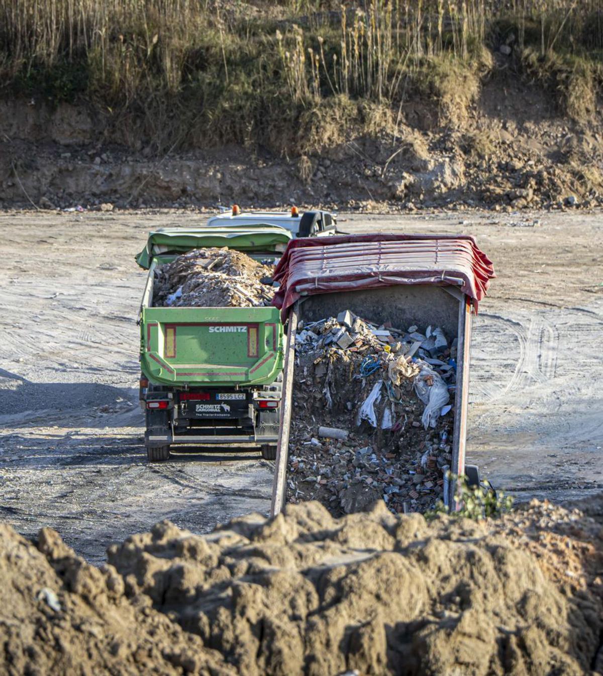 L’abocador de Seva enterra escombraries mal cremades a Tersa