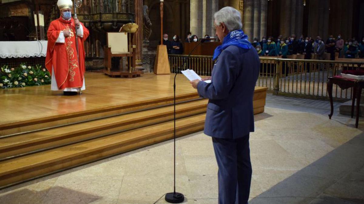 El alcalde de Valga, durante la ofrenda al Apóstol.