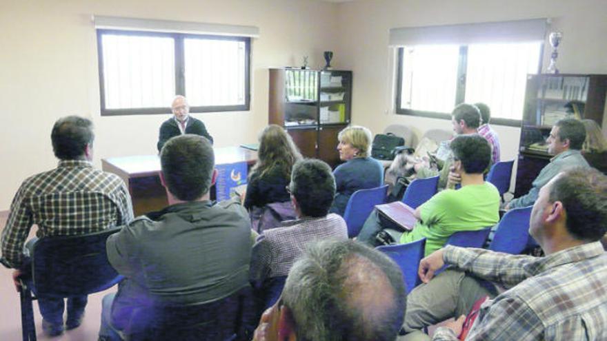 Desarrollo de una de las ponencias organizadas en Madridanos.