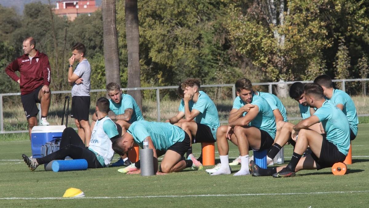 El Córdoba CF vivió una mañana de relax en la Ciudad Deportiva tras eliminar a la Balompédica Linense en la Copa RFEF.