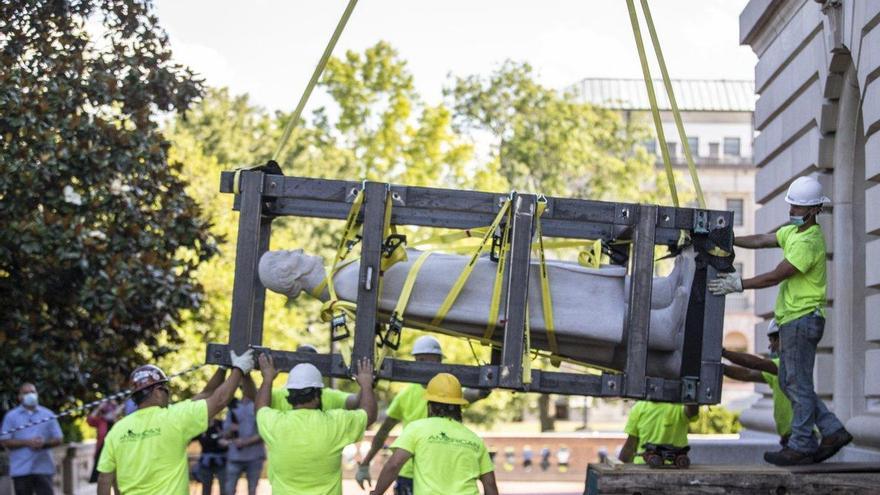 La retirada de una estatua confederada en Kentucky descubre un periódico de 1936 con la salida de Azaña de Madrid