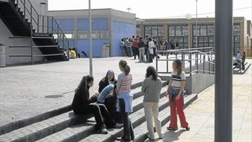 Almassora abrirá los patios de los institutos a actividades deportivas