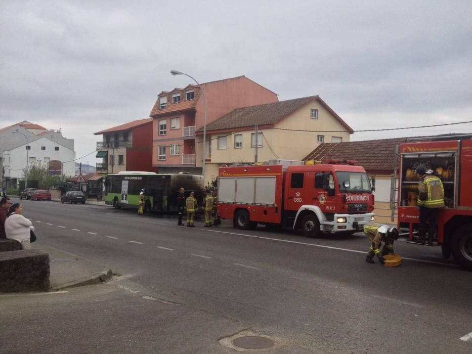 Incendio de un Vitrasa en Chapela