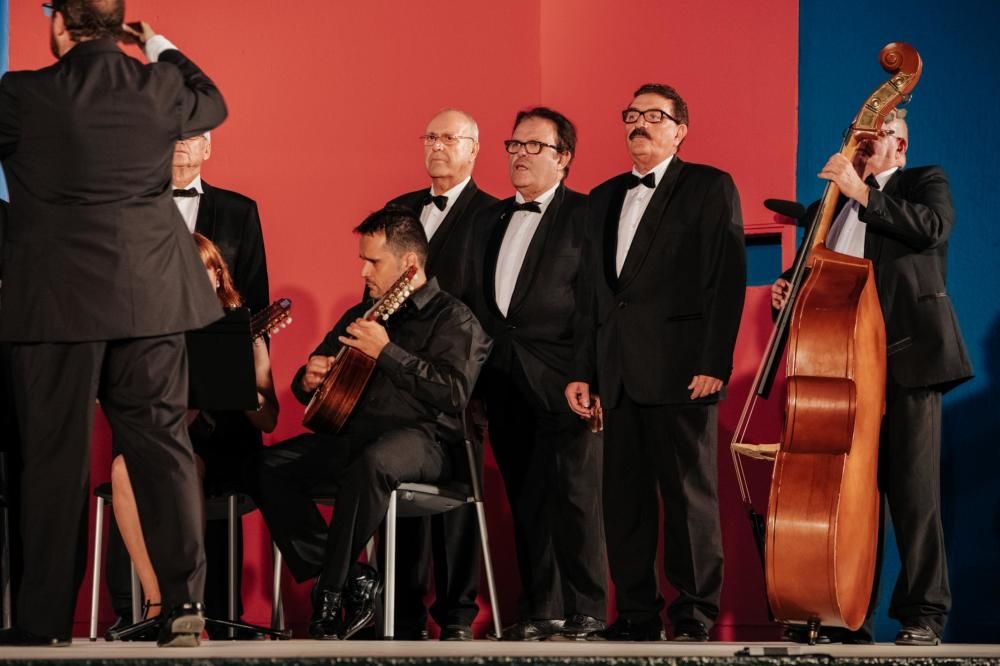 La participación de los coros locales protagonizó la gala de clausura del Certamen Internacional de Habaneras y Polifonía de Torrevieja