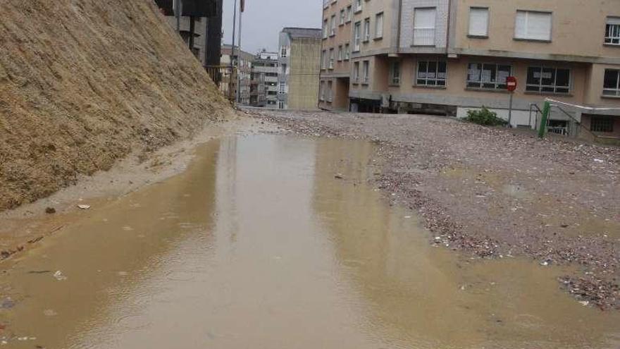 Bolsa de agua en el parking de Altamira. // S.Álvarez