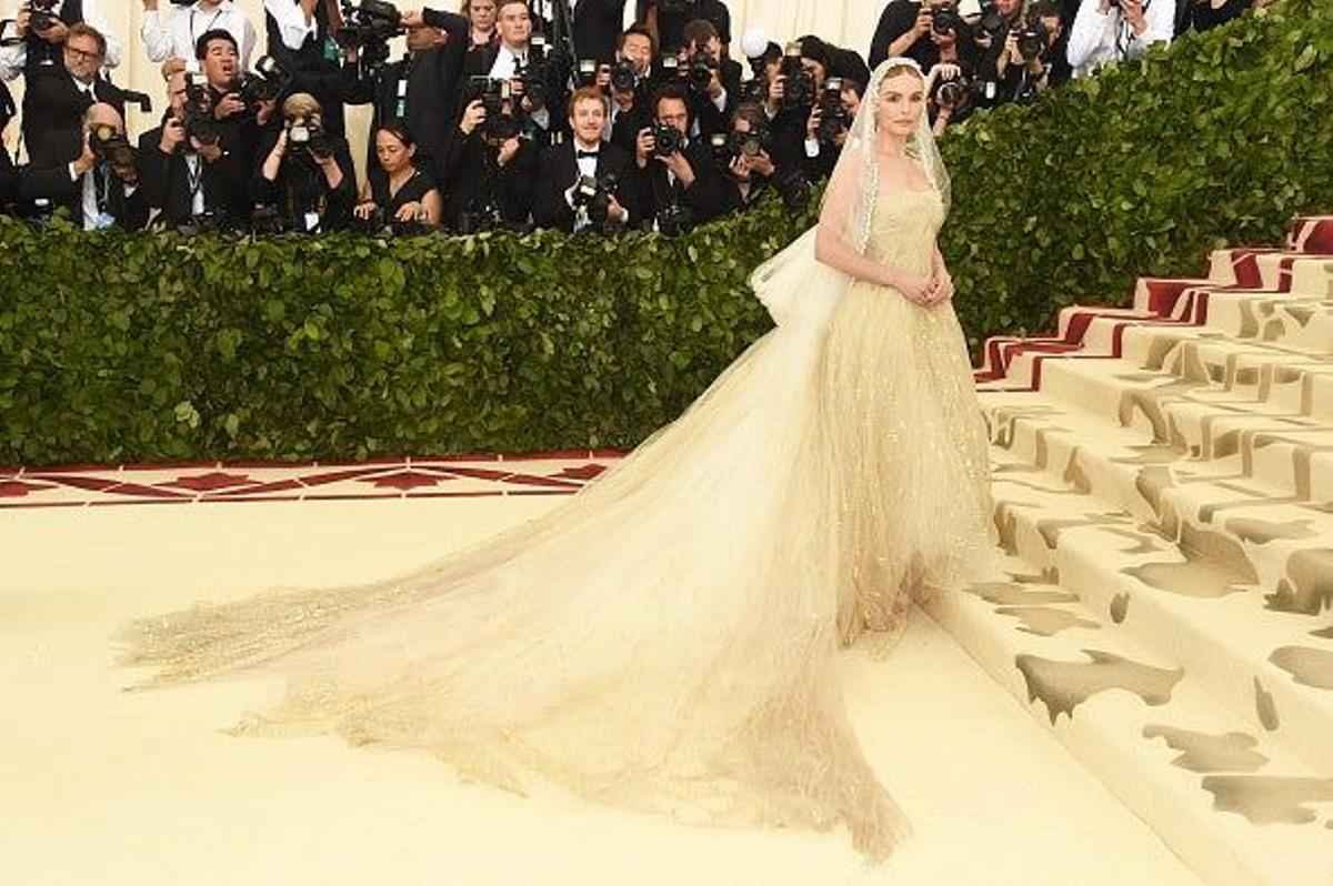 Kate Bosworth se toma muy en serio su vestido de la Gala Met