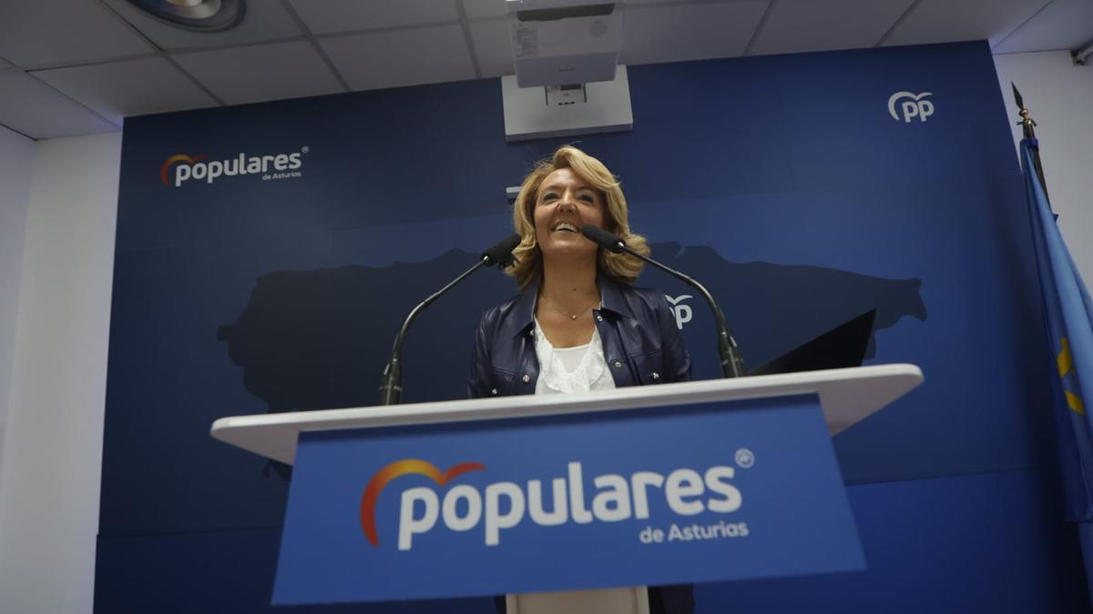 EN IMÁGENES: Así fue la comparecencia de Teresa Mallada en la sede del PP asturiano