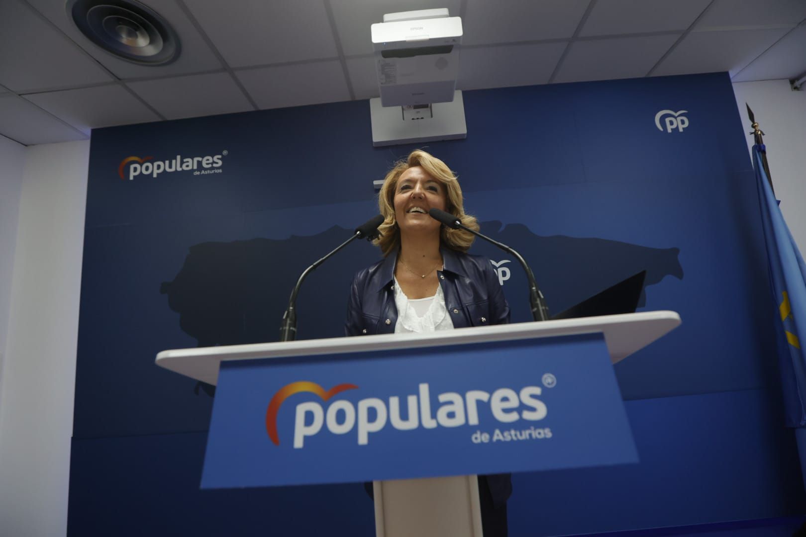 EN IMÁGENES: Así fue la comparecencia de Teresa Mallada en la sede del PP asturiano