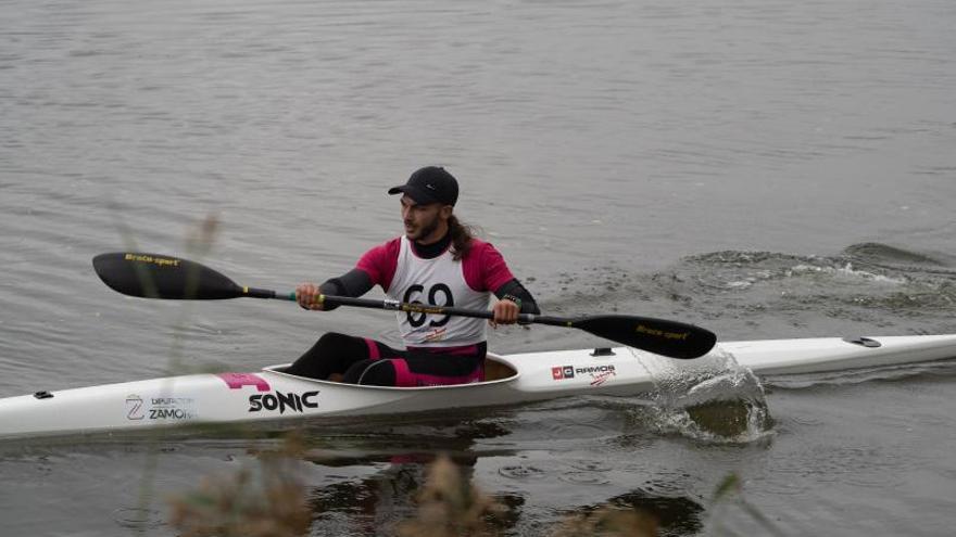 Andrés del Teso y Mirella Vázquez, plata y bronce en el Regional de Piragua Cross de Villaralbo