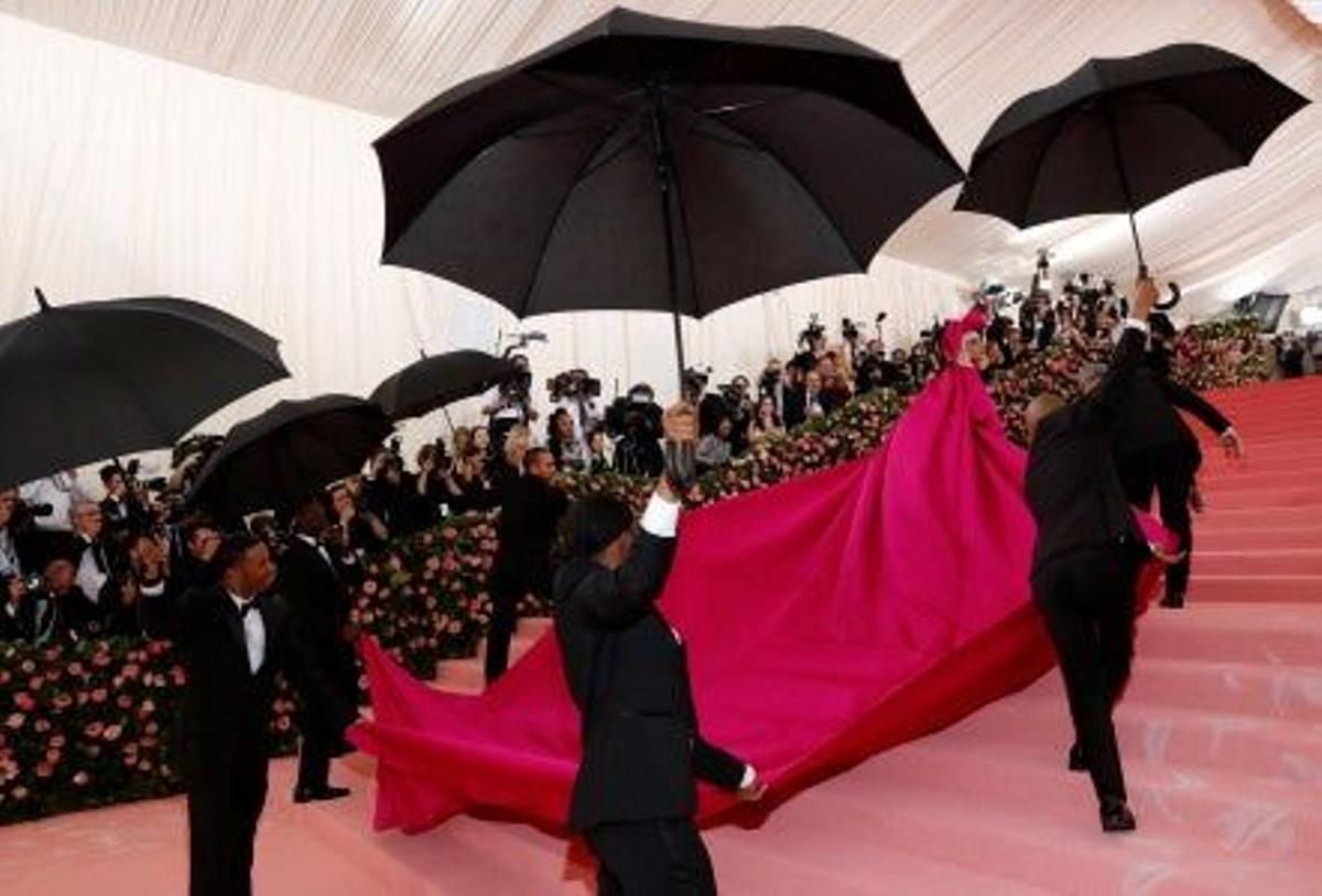 ¿Qué nos dices de su séquito de paraguas?