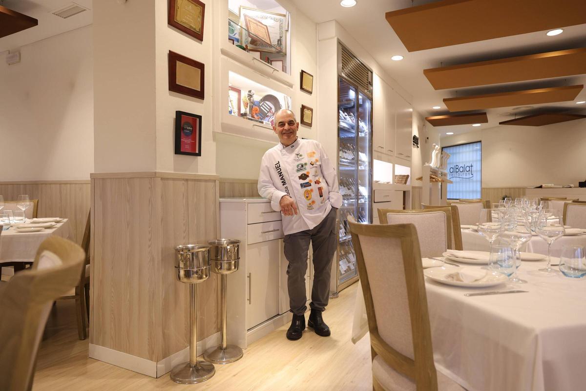 El cacereño Manuel Espada, copropietario del restaurante Albalat, se despide después de toda una vida entre fogones