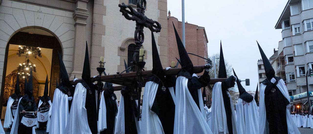 La Cruz de Yugos de Coomonte el último Lunes Santo