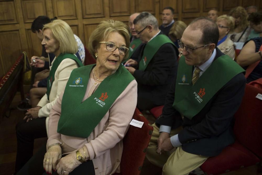 Pilar varela entrega los diplomas de la Universidad para Mayores