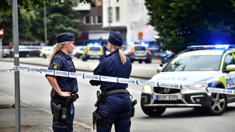 Al menos dos personas han muerto y cuatro personas más han resultado heridas por disparos en un tiroteo registrado en la noche del lunes en el centro de Malmoe.