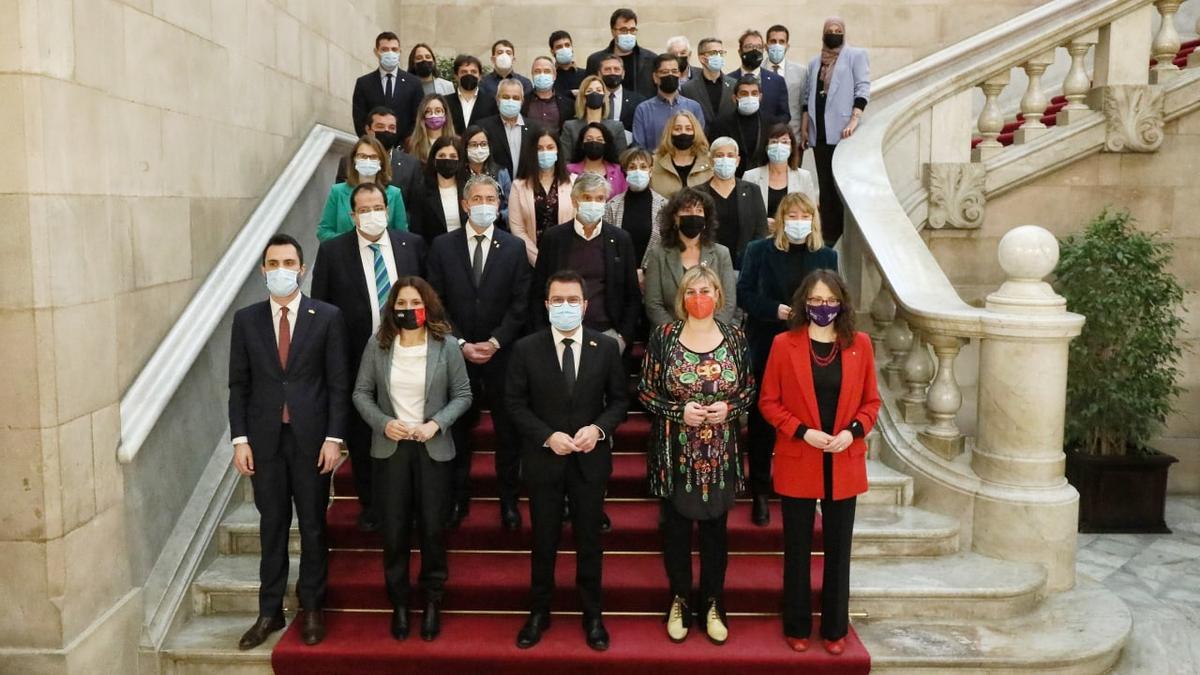 La fotografía conjunta del Govern, sólo con la presencia de los 'consellers' y diputados de ERC y del titular de Salut, Josep Maria Argimon.