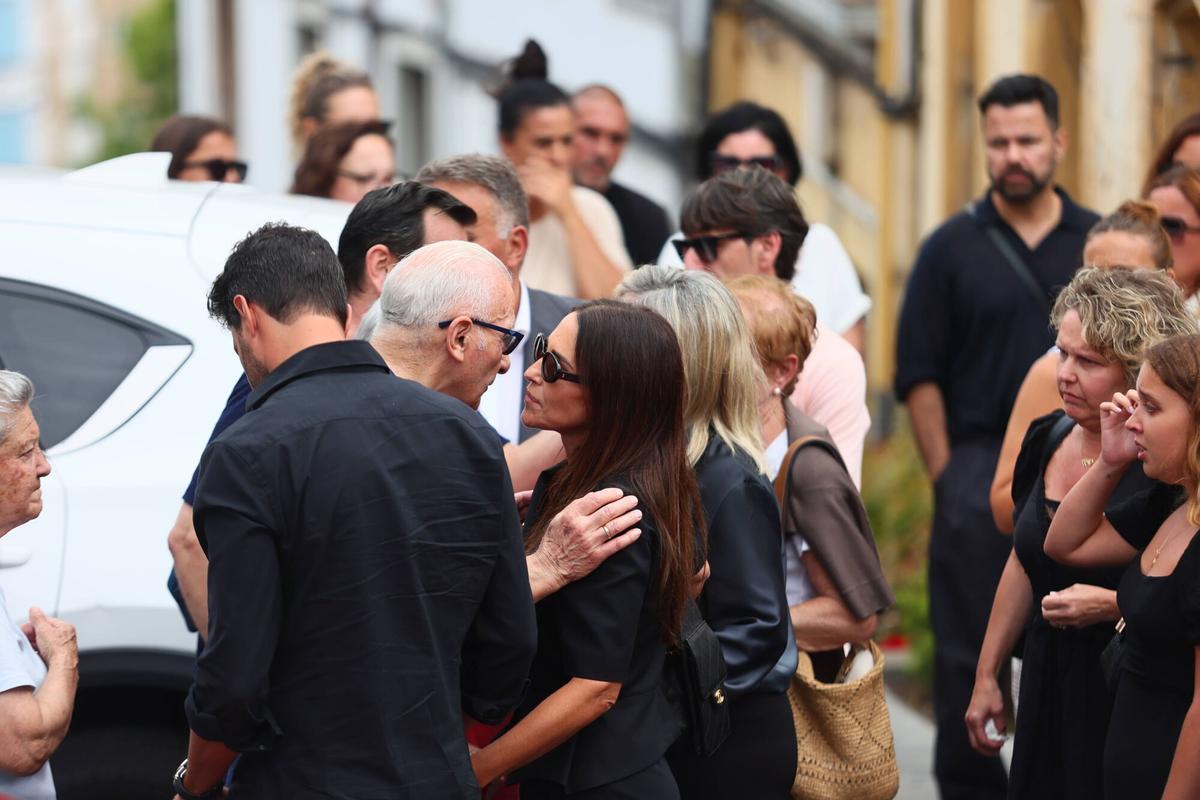 Funeral en Candás por Luis Ángel Echevarría, padre de Paula Echevarría