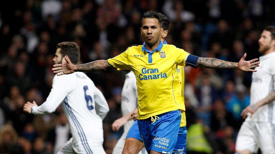 Jonathan Viera celebra su tanto de penalti en el Bernabéu, en la acción que significó el 1-2, y su sexto tanto en esta campaña liguera.