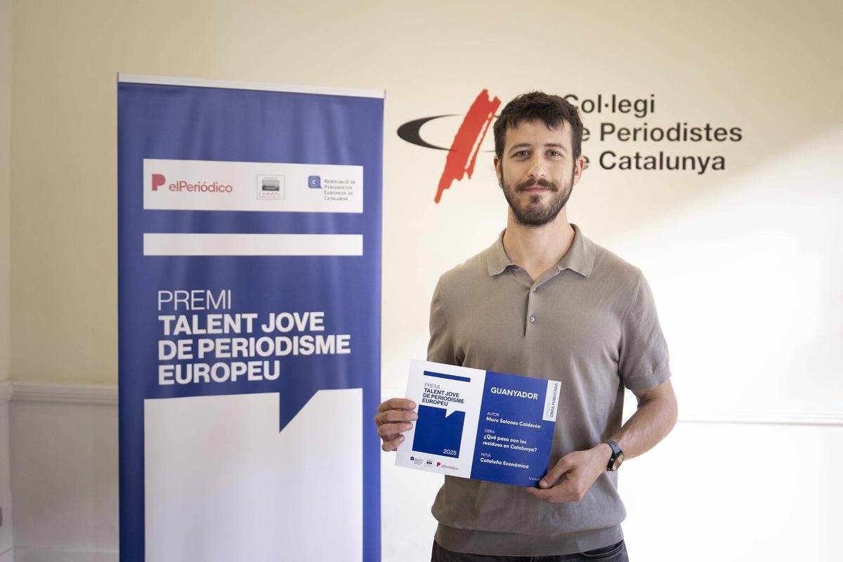 Entrega del Primer Premi Talent Jove de Periodisme Europeu en el Col•legi de Periodistes. En la foto, Marc Solanes, periodista premiado