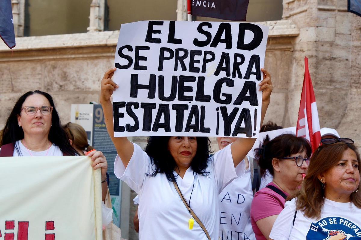 Las trabajadoras del SAD salen a la calle para exigir condiciones dignas y un servicio de calidad