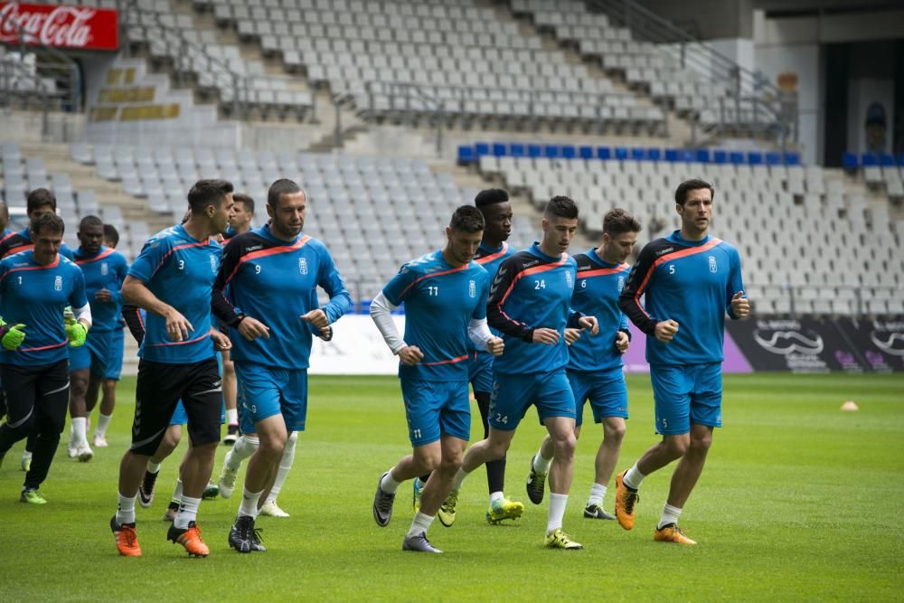 Foto oficial del Real Oviedo y entrenamiento en el Tartiere