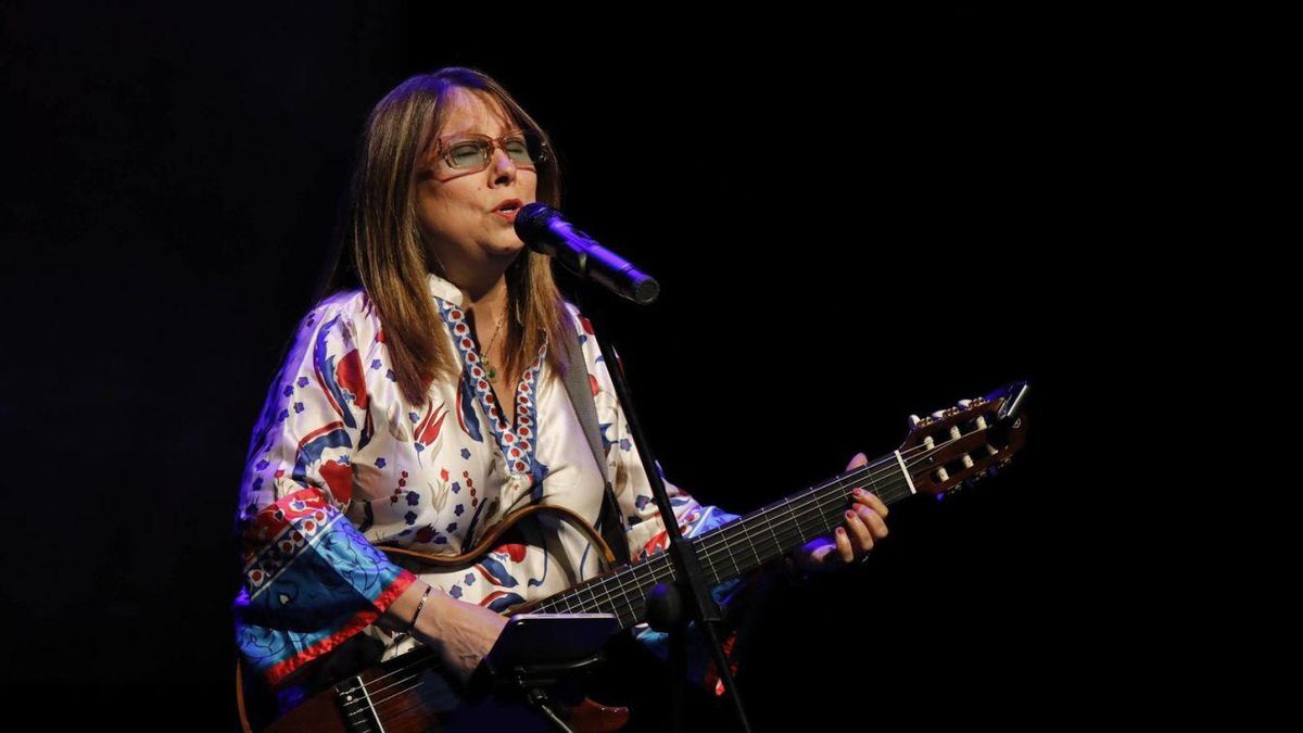 Liuba María Hevía durante un concierto en el nuevo teatro de La Felguera.