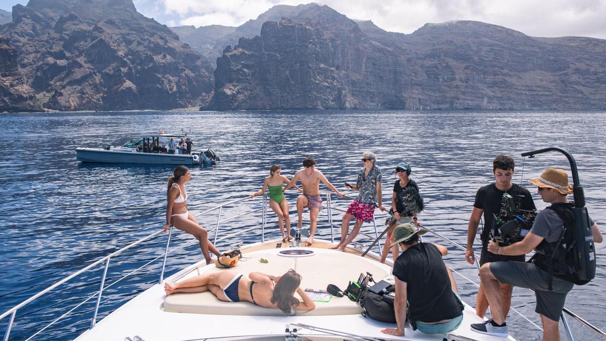 El rodaje de 'Oasis' en el acantilado de Los Gigantes.