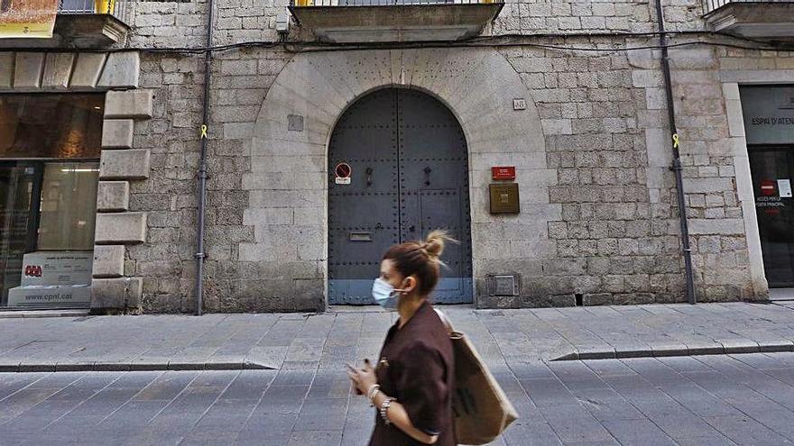 La casa Solterra, al carrer Ciutadans, és un edifici senyorial i seu de la Cultura a Girona.