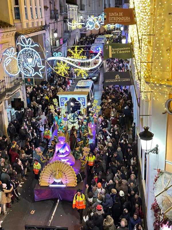 Fotogalería | Así fue la cabalgata de Reyes Magos en Cáceres