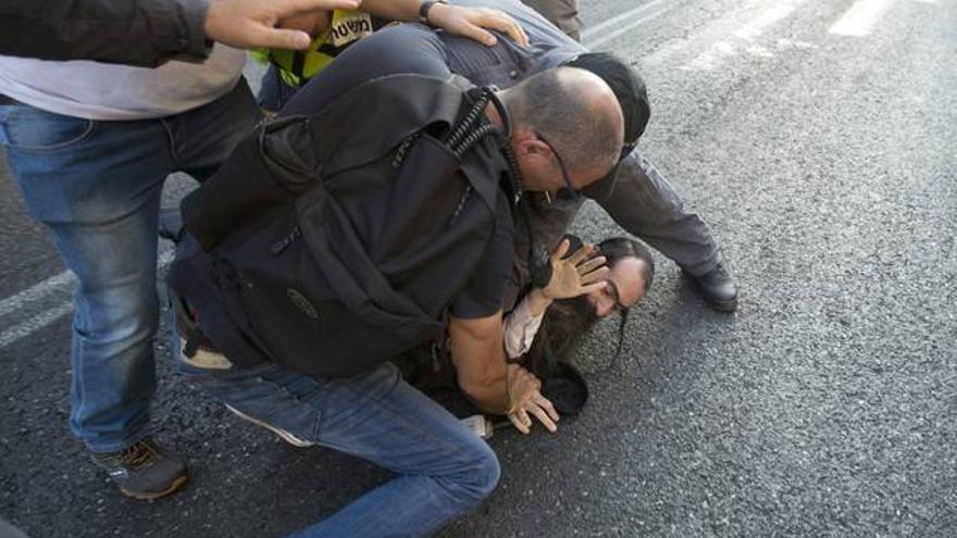 Un judío ultraortodoxo apuñala a seis personas en el desfile del orgullo gay de Jerusalén