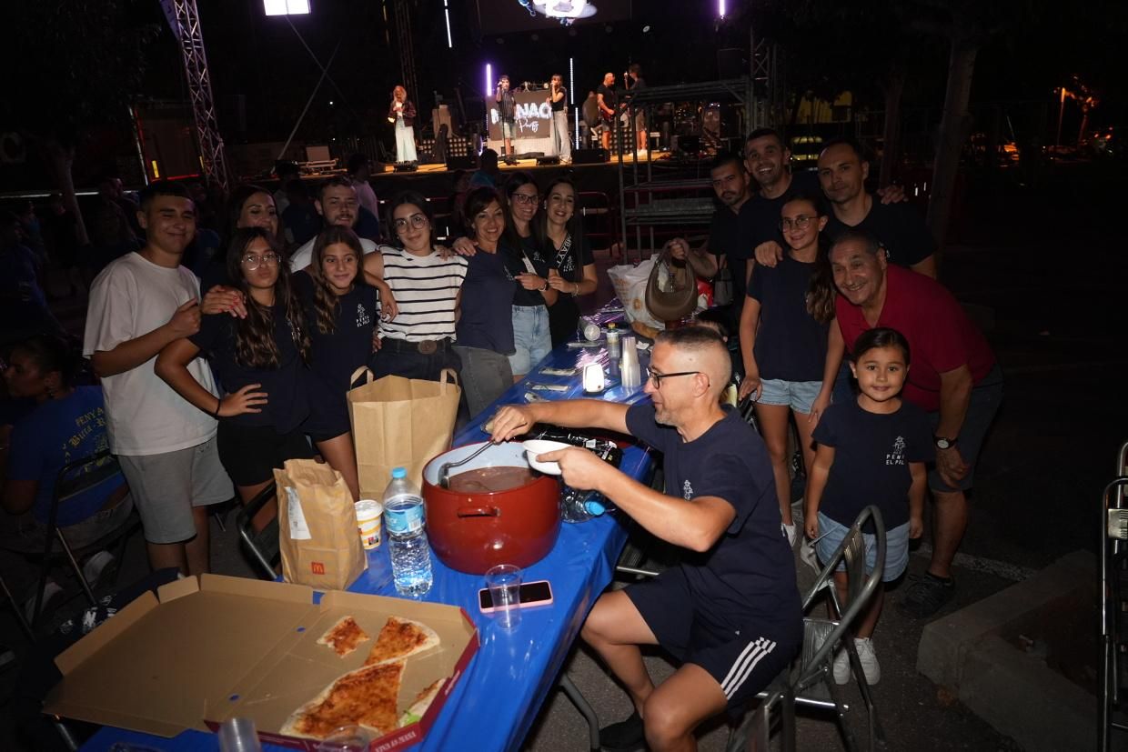 Galería: Les imatges del sopar de tombet de les penyes en les festes de Vila-real
