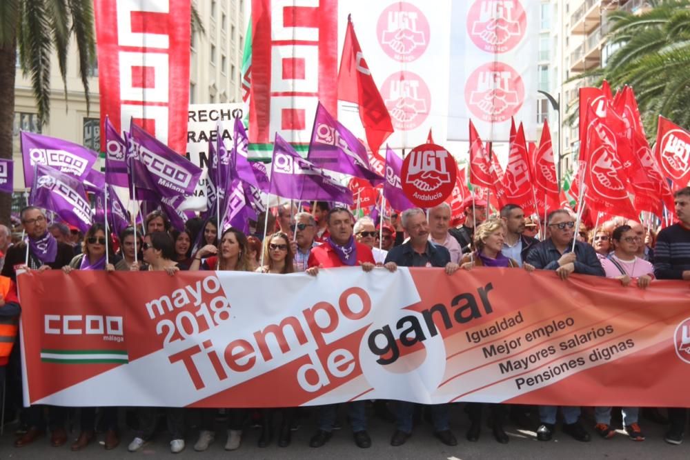 Miles de personas participan en la marcha convocada por los sindicatos para este martes, Día Internacional del Trabajo