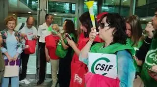 Encierro de trabajadores de Bienestar y el ERA en Hacienda: "No confiamos en la Consejera"
