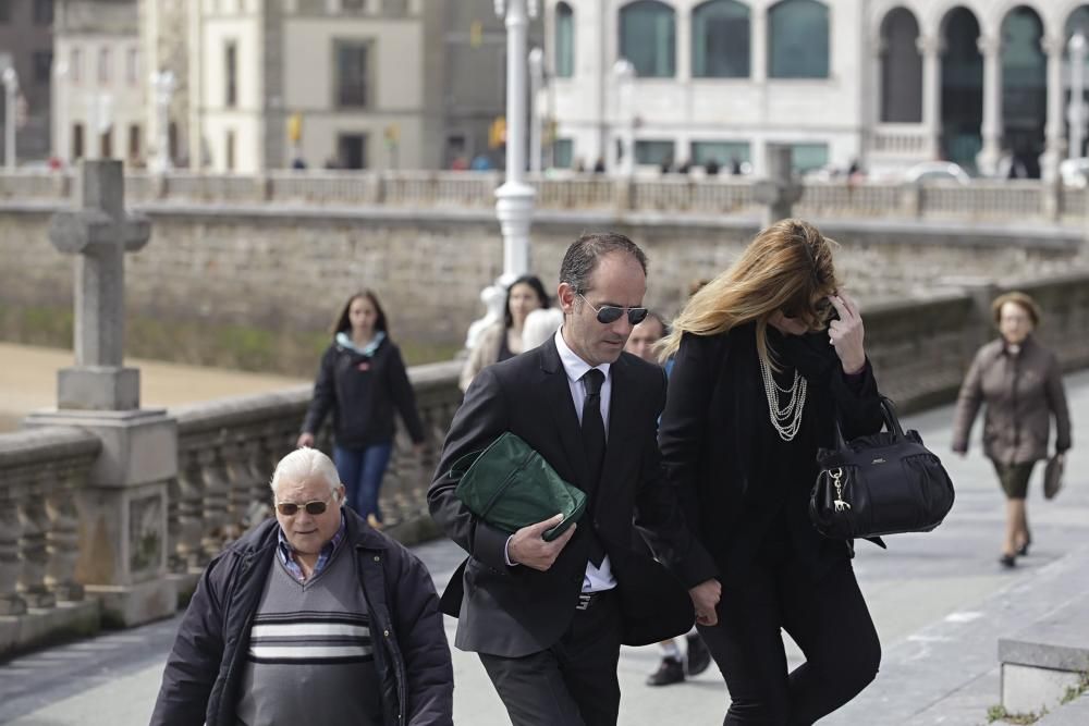 Funeral por Ichu Salazar-Simpson Bosh en la iglesia de San Pedro de Gijón