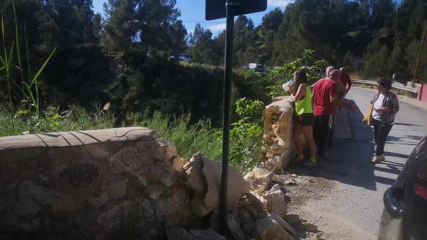 Rescate en Ontinyent tras caer un vehículo con tres ocupantes al río Clariano