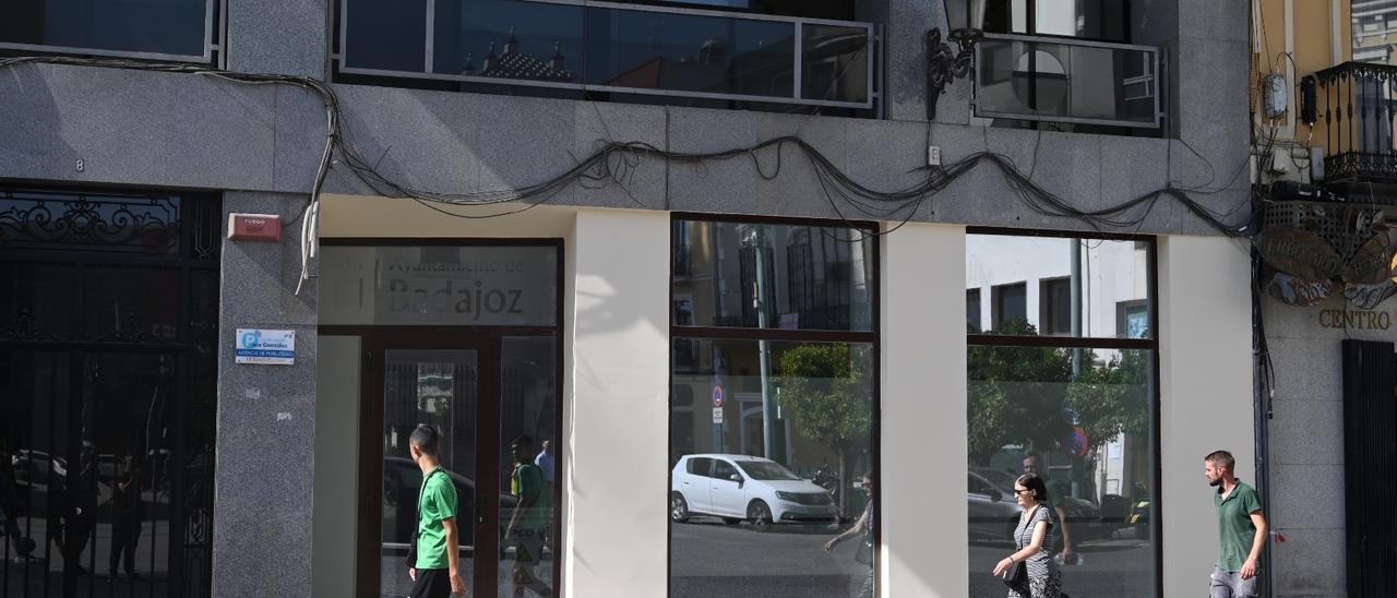 Fachada de las nuevas oficinas municipales en la plaza de España.