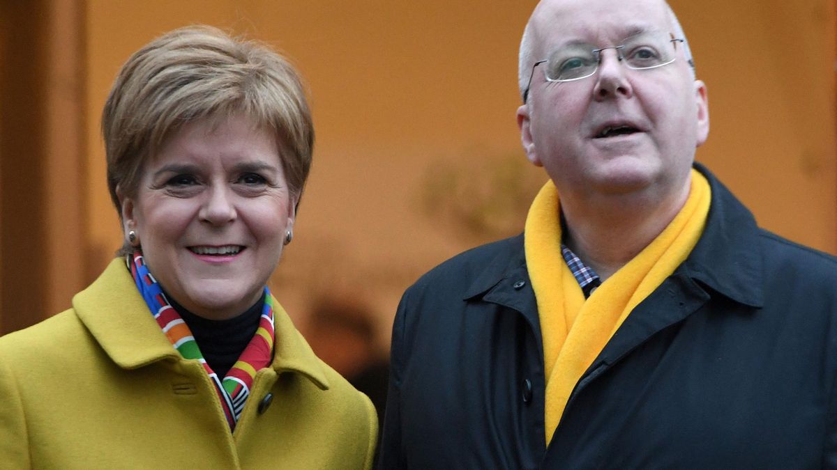 La exprimera ministra principal de Escocia, Nicole Sturgeon, y su marido, Peter Murrell, en una imagen del año 2019.