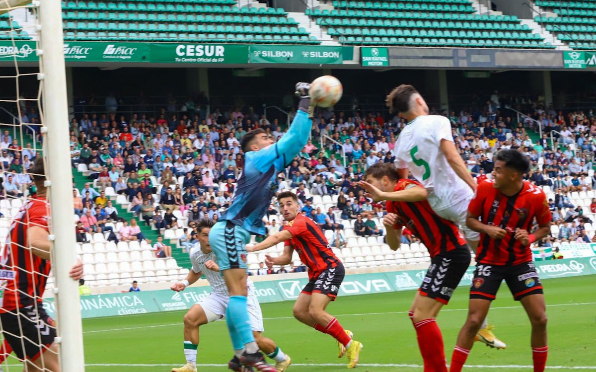 El Córdoba CF B en la final contra el Puente Genil, en imágenes