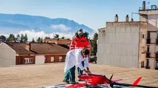 Un corredor aéreo con drones enviará bolsas de sangre y material médico entre el Hospital del Pallars y el Arnau de Vilanova